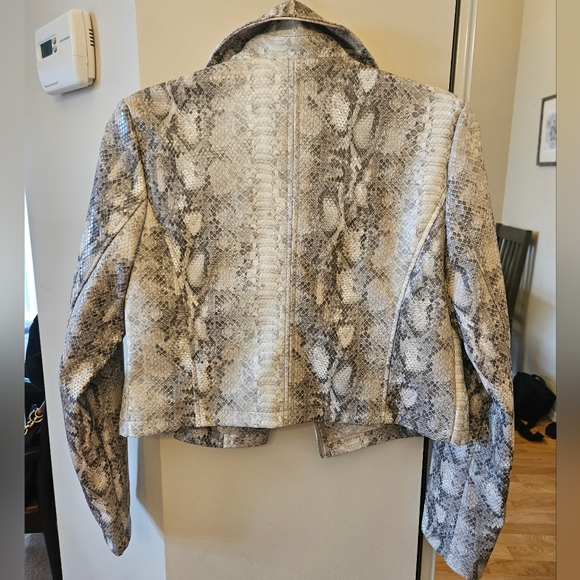 Dynamite Crop Faux Snake Moto Jacket Size Small NWT - Picture 2 of 4